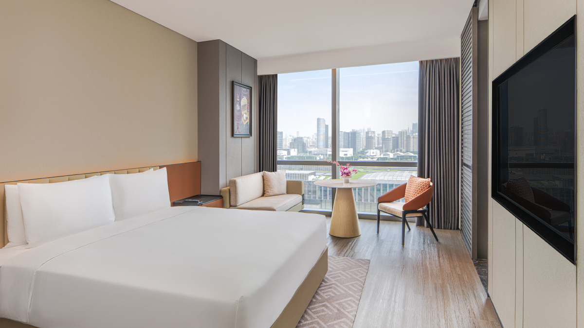 1 King Bed With River View, Premium